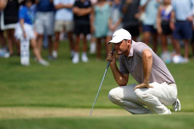 MEMPHIS, TN - AUGUST 10: Scottie Scheffler of the United States lines up his putt on No. 11 during the final round of the FedEx St. Jude Championship, August 10, 2025, at TPC Southwind in Memphis, Tennessee. (Photo by Matthew Maxey Icon Sportswire) GOLF: AUG 10 PGA, Golf Herren FedEx Cup Playoffs - FedEx St. Jude Championship EDITORIAL USE ONLY Icon250810037