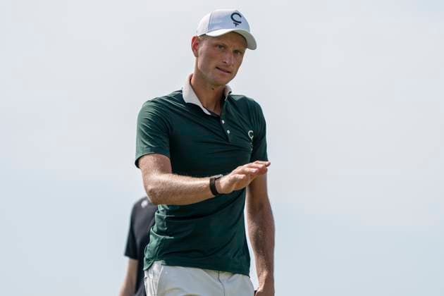 BOLINGBROOK, IL - AUGUST 10: Adrian Meronk waves to the crowd during the final round of LIV Golf Chicago on Sunday, August 10, 2025 at Bolingbrook Golf Club in Bolingbrook, IL (Photo by Ben Hsu Icon Sportswire) GOLF: AUG 10 LIV Golf Chicago EDITORIAL USE ONLY Icon224250810036