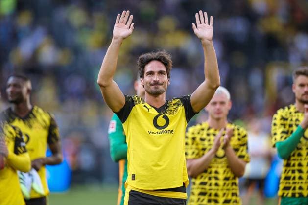 10.08.2025, Fußball, Borussia Dortmund - Juventus Turin, Testspiel, Signal Iduna Park, Saison 2025 2026: Verabschiedung Abschied Abschiedsspiel Mats Hummels (ehem. BVB Spieler) DFB regulations prohibit any use of photographs as image sequences and or quasi-video. Nordrhein-Westfalen Deutschland *** 10 08 2025, Football, Borussia Dortmund Juventus Turin, Test match, Signal Iduna Park, Season 2025 2026 Farewell farewell farewell match Mats Hummels former BVB player DFB regulations prohibit any use of photographs as image sequences and or quasi video Nordrhein Westfalen Germany