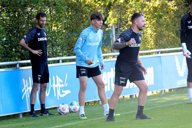 DEU, DFL, 2. FBL Hertha BSC, Training, 11.08.2025, Sportforum, Berlin, DEU, DFL, 2. FBL Hertha BSC, Training, im Bild Kennet Eichhorn (Hertha BSC Berlin 23), Co-Trainer Andre Mijatovic (Hertha BSC Berlin), Co-Trainer Patrick Ebert (Hertha BSC Berlin) DFL - regulations prohibit any use of Photographs as image sequences and or quasi-video