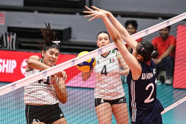 (250811) -- SURABAYA, Aug. 11, 2025 -- Wang Aoqian (R) of China blocks the ball against Kiara Ramirez Avalos of Mexico during the preliminary phase Group B match between China and Mexico at the Volleyball Women s U21, U 21 World Championship, WM, Weltmeisterschaft in Surabaya, East Java province, Indonesia, on Aug. 11, 2025. ) (SP)INDONESIA-SURABAYA-VOLLEYBALL-WOMEN S-U21-WORLD CHAMPIONSHIP-PRELIMINARY PHASE-CHINA VS MEXICO AgungxKuncahyaxB. 