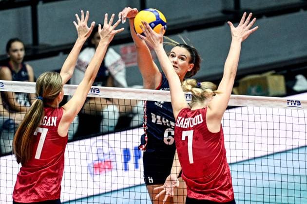 (250811) -- SURABAYA, Aug. 11, 2025 -- Brooke Harwood (front R) and Audrey Flanagan (front L) of the United States block the ball from Asja Zolota of Croatia during the women s preliminary phase Pool B match between the United States and Croatia at the Volleyball Women s U21, U 21 World Championship, WM, Weltmeisterschaft in Surabaya, East Java province, Indonesia, on Aug. 11, 2025. ) (SP)INDONESIA-SURABAYA-VOLLEYBALL-WOMEN S-U21-WORLD CHAMPIONSHIP-PRELIMINARY PHASE-THE UNITED STATES VS CROATIA AgungxKuncahyaxB. 
