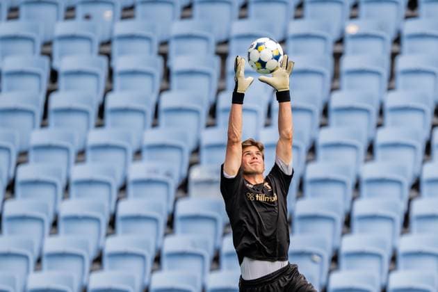 250811 Goalkeeper Melker Ellborg during a UEFA Champions League training session with Malmö FF on August 11, 2025 in Malmö. Photo: Petter Arvidson BILDBYRAN kod PA PA1059 fotboll football soccer fotball uefa champions league champions league träning practice training malmö ff bbeng Copyright: PETTERxARVIDSON BB250811PA070