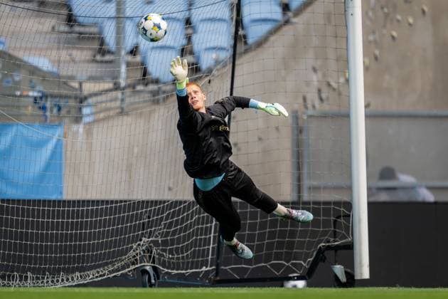 250811 Goalkeeper Joakim Persson during a UEFA Champions League training session with Malmö FF on August 11, 2025 in Malmö. Photo: Petter Arvidson BILDBYRAN kod PA PA1059 fotboll football soccer fotball uefa champions league champions league träning practice training malmö ff bbeng Copyright: PETTERxARVIDSON BB250811PA074