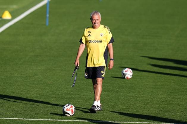 Ahead of Fenerbahce v Feyenoord - UEFA Champions League ISTANBUL, TURKIYE - AUGUST 11: Head Coah of Fenerbahce Jose Mourinho leads training session ahead of UEFA Champions League third qualifying round second leg football match against Feyenoord in Istanbul, Turkiye on August 11, 2025. Hakan Akgun Anadolu Istanbul Turkey. Editorial use only. Please get in touch for any other usage.  Copyright: x2025xAnadoluxHakanxAkgunx