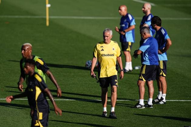 Ahead of Fenerbahce v Feyenoord - UEFA Champions League ISTANBUL, TURKIYE - AUGUST 11: Head Coah of Fenerbahce Jose Mourinho leads training session ahead of UEFA Champions League third qualifying round second leg football match against Feyenoord in Istanbul, Turkiye on August 11, 2025. Hakan Akgun Anadolu Istanbul Turkey. Editorial use only. Please get in touch for any other usage.  Copyright: x2025xAnadoluxHakanxAkgunx