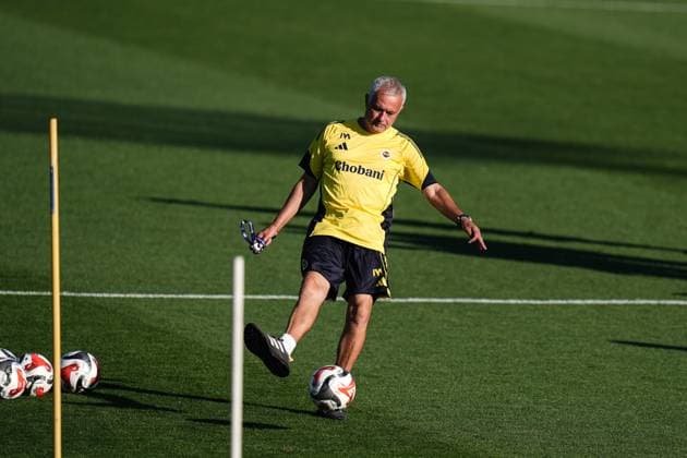 Ahead of Fenerbahce v Feyenoord - UEFA Champions League ISTANBUL, TURKIYE - AUGUST 11: Head Coah of Fenerbahce Jose Mourinho leads training session ahead of UEFA Champions League third qualifying round second leg football match against Feyenoord in Istanbul, Turkiye on August 11, 2025. Hakan Akgun Anadolu Istanbul Turkey. Editorial use only. Please get in touch for any other usage.  Copyright: x2025xAnadoluxHakanxAkgunx