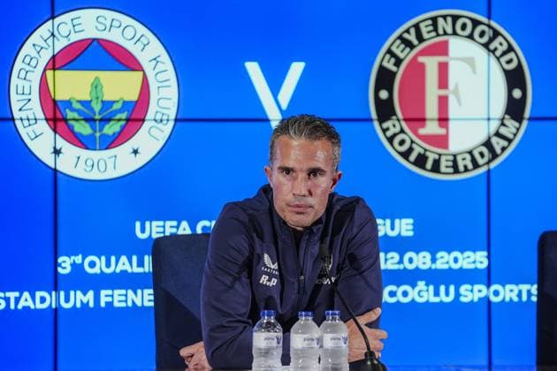 Ahead of Fenerbahce v Feyenoord - UEFA Champions League ISTANBUL, TURKIYE - AUGUST 11: Head coach Robin van Persie of Feyenoord and player Sem Steijn hold a press conference, PK, Pressekonferenz ahead of UEFA Champions League third qualifying round second leg football match against Feyenoord in Istanbul, Turkiye on August 11, 2025. Agit Erdi Ulukaya Anadolu Istanbul Turkey. Editorial use only. Please get in touch for any other usage.  Copyright: x2025xAnadoluxAgitxErdixUlukayax