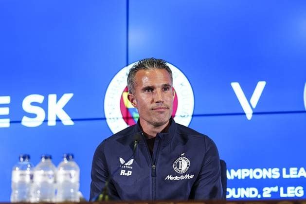 Ahead of Fenerbahce v Feyenoord - UEFA Champions League ISTANBUL, TURKIYE - AUGUST 11: Head coach Robin van Persie of Feyenoord and player Sem Steijn hold a press conference, PK, Pressekonferenz ahead of UEFA Champions League third qualifying round second leg football match against Feyenoord in Istanbul, Turkiye on August 11, 2025. Agit Erdi Ulukaya Anadolu Istanbul Turkey. Editorial use only. Please get in touch for any other usage.  Copyright: x2025xAnadoluxAgitxErdixUlukayax