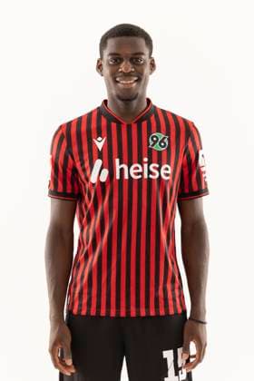 Noel Aseko Nkili (Hannover 96), 2. BL GER, Hannover 96 Porträttermin 2025 2026 ( Noël Aséko Nkili ) Fußball, GER Fussball 2. BL Bundesliga 2025 2026 Porträttermin Hannover96