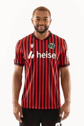 Brooklyn Kevin Ezeh (Hannover 96), 2. BL GER, Hannover 96 Porträttermin 2025 2026 Fußball, GER Fussball 2. BL Bundesliga 2025 2026 Porträttermin Hannover96