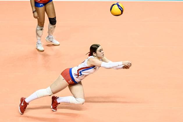 (250812) -- SURABAYA, Aug. 12, 2025 -- Mariajose Vazquez Ramos of Puerto Rico saves the ball during the women s preliminary phase Pool A match between Vietnam and Puerto Rico at the Volleyball Women s U21, U 21 World Championship, WM, Weltmeisterschaft in Surabaya, East Java province, Indonesia, on Aug. 12, 2025. ) (SP)INDONESIA-SURABAYA-VOLLEYBALL-WOMEN S-U21-WORLD CHAMPIONSHIP-PRELIMINARY PHASE-VIETNAM VS PUERTO RICO AgungxKuncahyaxB. 
