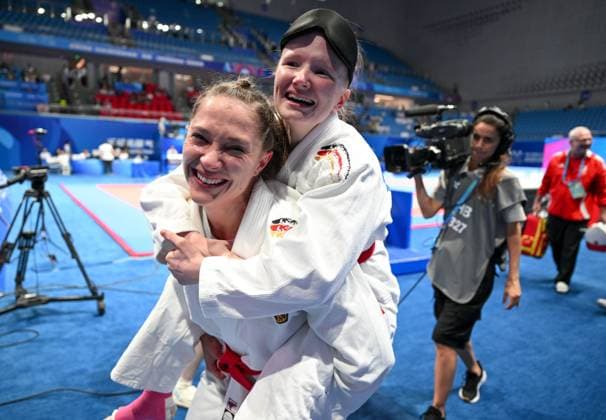 (250812) -- CHENGDU, Aug. 12, 2025 -- Nike Hunecke (top) Julia Paszkiewicz of Germany react after winning the Mixed Duo Para Visual Finals Gold Medal Match of Ju-Jitsu event at The World Games 2025 in Chengdu, southwest China s Sichuan Province, Aug. 12, 2025. ) (SP)CHINA-CHENGDU-THE WORLD GAMES 2025-JU-JITSU-MIXED DUO PARA VISUAL-FINALS (CN) FengxKaihua 