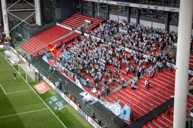 KÖPENHAMN, DANMARK 20250812 Malmös klack, fans, supportrar pa läktaren inför tisdagens fotbollsmatch, andra matchen i tredje kvalomgangen till Champions League, mellan FC Köpenhamn och Malmö FF pa Parken i Köpenhamn. KÖPENHAMN DANMARK x10600x