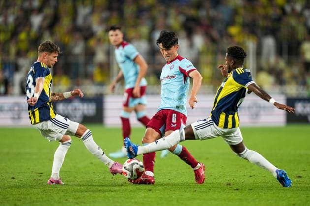 UEFA Champions League: Fenerbahce SK v Feyenoord Istanbul - In-beom Hwang of Feyenoord during the third qualification round 2nd leg of The Champions League 2025 2026. The match is set between Fenerbahce SK and Feyenoord at Chobani Stadium, Kadikoy on 12 August 2025 in Istanbul, Turkey. Copyright: xYannickxVerhoevenx