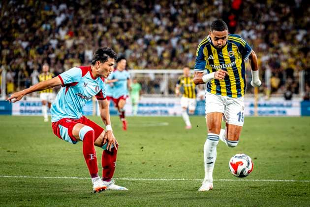 Feyenoord Rotterdam defender Tsuyoshi Watanabe, Fenerbahce SK forwarder Youssef En-Nesyri during the match Fenerbahce - Feyenoord at the Åžükrü SaracoÄülu Spor Kompleksi for the Champions League - Third qualifying round - 2nd leg season 2025-2026 in ISTANBUL, Turkey on 10 august 2025, (photo by Marcel van Dorst EYE4images DeFodi Images)