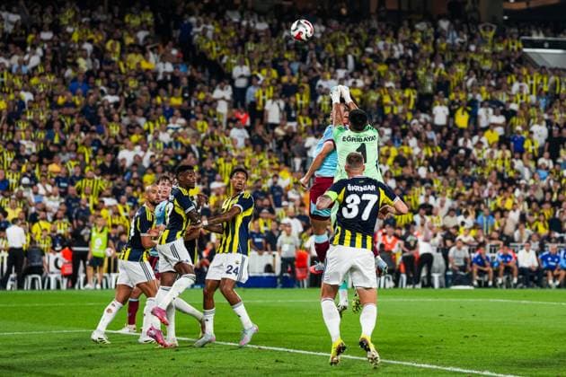 UEFA Champions League: Fenerbahce SK v Feyenoord Istanbul - Ayase Ueda of Feyenoord during the third qualification round 2nd leg of The Champions League 2025 2026. The match is set between Fenerbahce SK and Feyenoord at Chobani Stadium, Kadikoy on 12 August 2025 in Istanbul, Turkey. Copyright: xYannickxVerhoevenx