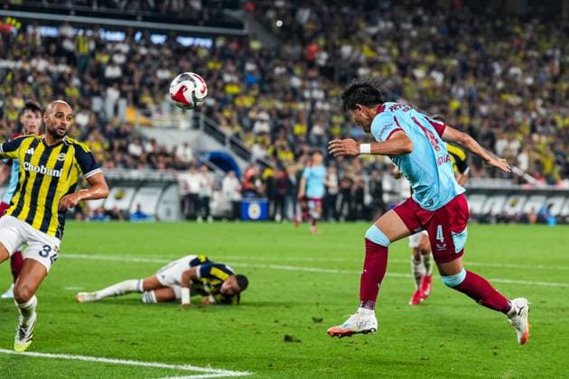 UEFA Champions League: Fenerbahce SK v Feyenoord Istanbul - Tsuyoshi Watanabe of Feyenoord during the third qualification round 2nd leg of The Champions League 2025 2026. The match is set between Fenerbahce SK and Feyenoord at Chobani Stadium, Kadikoy on 12 August 2025 in Istanbul, Turkey. Copyright: xYannickxVerhoevenx