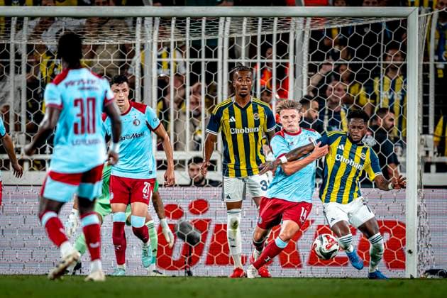 Feyenoord Rotterdam midfielder Sem Steijn, Fenerbahce SK midfielder Fred during the match Fenerbahce - Feyenoord at the Åžükrü SaracoÄülu Spor Kompleksi for the Champions League - Third qualifying round - 2nd leg season 2025-2026 in ISTANBUL, Turkey on 10 august 2025, (photo by Marcel van Dorst EYE4images DeFodi Images)