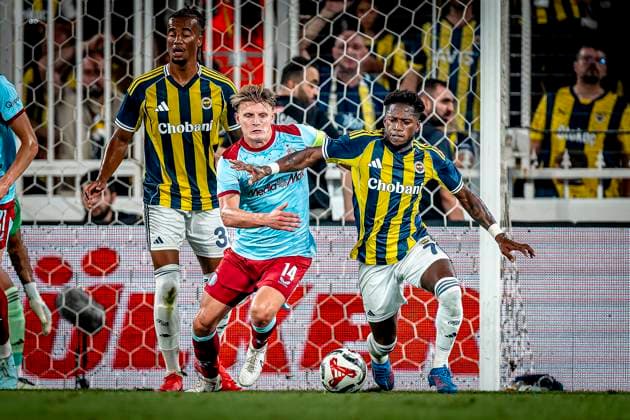 Feyenoord Rotterdam midfielder Sem Steijn, Fenerbahce SK midfielder Fred during the match Fenerbahce - Feyenoord at the Åžükrü SaracoÄülu Spor Kompleksi for the Champions League - Third qualifying round - 2nd leg season 2025-2026 in ISTANBUL, Turkey on 10 august 2025, (photo by Marcel van Dorst EYE4images DeFodi Images)