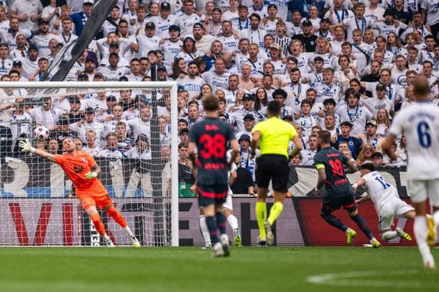 250812 goalkeeper Robin Olsen of Malmö FF lets in 1-0 from Rodrigo Huescas of FC Copenhagen during the UEFA Champions League qualifier football match between FC Copenhagen and Malmö FF on August 12, 2025 in Copenhagen. Photo: Petter Arvidson BILDBYRAN kod PA PA1061 fotboll football soccer fotball uefa champions league champions league fc copenhagen malmö ff bbeng kval fc köpenhamn bbauto Copyright: PETTERxARVIDSON BB250812PA049
