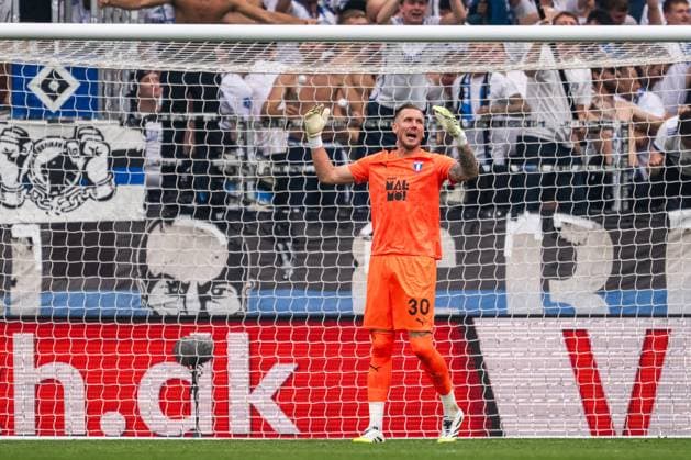 250812 Robin Olsen of Malmö FF looks dejected after 1-0 during the UEFA Champions League qualifier football match between FC Copenhagen and Malmö FF on August 12, 2025 in Copenhagen. Photo: Petter Arvidson BILDBYRAN kod PA PA1061 fotboll football soccer fotball uefa champions league champions league fc copenhagen malmö ff bbeng kval fc köpenhamn bbauto depp Copyright: PETTERxARVIDSON BB250812PA051