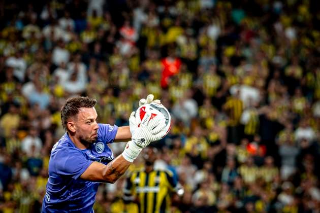 Feyenoord Rotterdam goalkeeper Timon Wellenreuther during the match Fenerbahce - Feyenoord at the Åžükrü SaracoÄülu Spor Kompleksi for the Champions League - Third qualifying round - 2nd leg season 2025-2026 in ISTANBUL, Turkey on 10 august 2025, (photo by Marcel van Dorst EYE4images DeFodi Images)