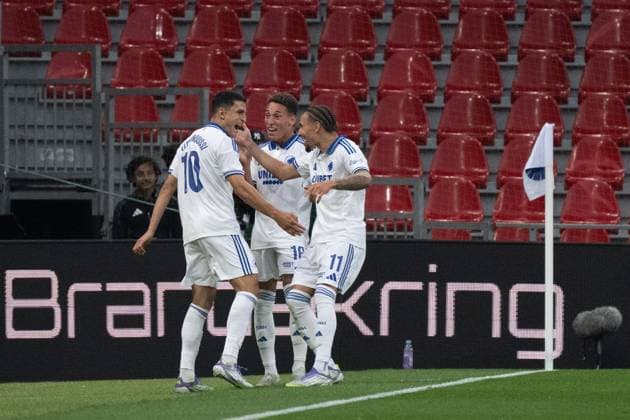 250812 Mohamed Elyounoussi, Robert and Jordan Larsson of FC Copenhagen celebrate after 3-0 during the UEFA Champions League qualifier football match between FC Copenhagen and Malmö FF on August 12, 2025 in Copenhagen. Photo: Christoffer Borg Mattisson BILDBYRAN COP 261 PA1061 fotboll football soccer fotball uefa champions league champions league fc copenhagen malmö ff bbeng kval fc köpenhamn jubel Copyright: CHRISTOFFERxBORGxMATTISSON BB250812CB059
