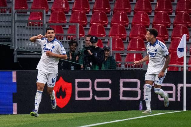 250812 Mohamed Elyounoussi and Robert of FC Copenhagen celebrate after 3-0 during the UEFA Champions League qualifier football match between FC Copenhagen and Malmö FF on August 12, 2025 in Copenhagen. Photo: Christoffer Borg Mattisson BILDBYRAN COP 261 PA1061 fotboll football soccer fotball uefa champions league champions league fc copenhagen malmö ff bbeng kval fc köpenhamn jubel Copyright: CHRISTOFFERxBORGxMATTISSON BB250812CB060