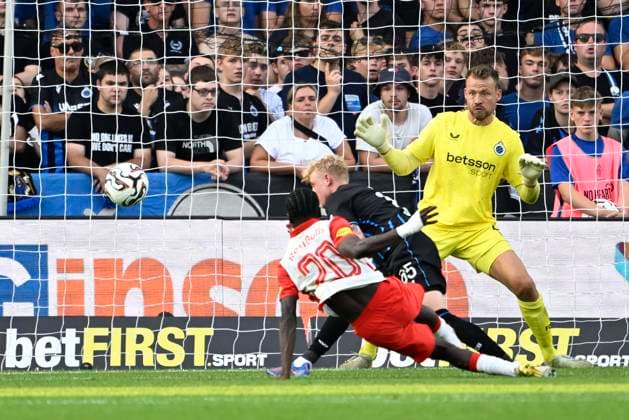 Club Brugge v Salzburg - UEFA Champions League BRUGGE, BELGIUM - AUGUST 12 : Baidoo Edmund forward of Red Bull Salzburg scoring a goal, Mignolet Simon goalkeeper of Club Brugge in action during the UEFA Champions League 2025 26 third qualifying round second leg between Club Brugge and Salzburg on August 12, 2025 in Brugge, Belgium, 12 08 2025 Brugge Belgium  Copyright: xJanxDexMeuleneirx
