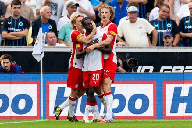 2025-08-12 Club Brugge v RB Salzburg - UEFA Champions League Third Qualifying Round Second Leg BRUGGE, BELGIUM - AUGUST 12: Edmund Baidoo of RB Salzburg celebrates after scoring the team s second goal with Maurits Kjaergaard of RB Salzburg, Mads Bidstrup of RB Salzburg during the UEFA Champions League Third Qualifying Round Second Leg match between Club Brugge and RB Salzburg at Jan Breydel Stadium on August 12, 2025 in Brugge, Belgium. Brugge Jan Breydel Stadium Belgium Content not available for redistribution in The Netherlands directly or indirectly through any third parties. Copyright: xJorisxVerwijstx