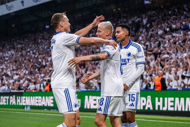 250812 Viktor Claesson, Magnus Mattsson and Marcos Lopez of FC Copenhagen celebrate after 4-0 during the UEFA Champions League qualifier football match between FC Copenhagen and Malmö FF on August 12, 2025 in Copenhagen. Photo: Christoffer Borg Mattisson BILDBYRAN COP 261 PA1061 fotboll football soccer fotball uefa champions league champions league fc copenhagen malmö ff bbeng kval fc köpenhamn jubel Copyright: CHRISTOFFERxBORGxMATTISSON BB250812CB068