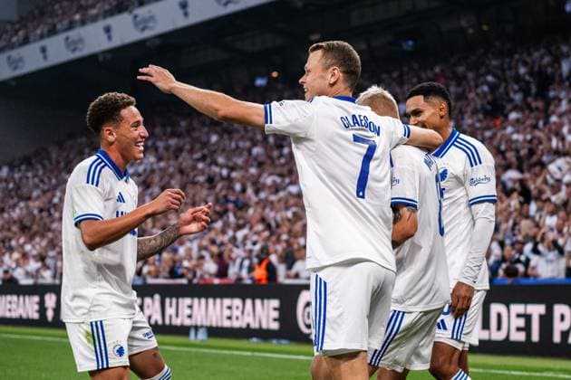 250812 Viktor Claesson of FC Copenhagen celebrates with team mates after 4-0 during the UEFA Champions League qualifier football match between FC Copenhagen and Malmö FF on August 12, 2025 in Copenhagen. Photo: Christoffer Borg Mattisson BILDBYRAN COP 261 PA1061 fotboll football soccer fotball uefa champions league champions league fc copenhagen malmö ff bbeng kval fc köpenhamn jubel Copyright: CHRISTOFFERxBORGxMATTISSON BB250812CB067