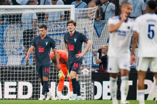 250812 Colin Rösler and Oliver Berg of Malmö FF looks dejected after 4-0 during the UEFA Champions League qualifier football match between FC Copenhagen and Malmö FF on August 12, 2025 in Copenhagen. Photo: Petter Arvidson BILDBYRAN kod PA PA1061 fotboll football soccer fotball uefa champions league champions league fc copenhagen malmö ff bbeng kval fc köpenhamn depp Copyright: PETTERxARVIDSON BB250812PA097