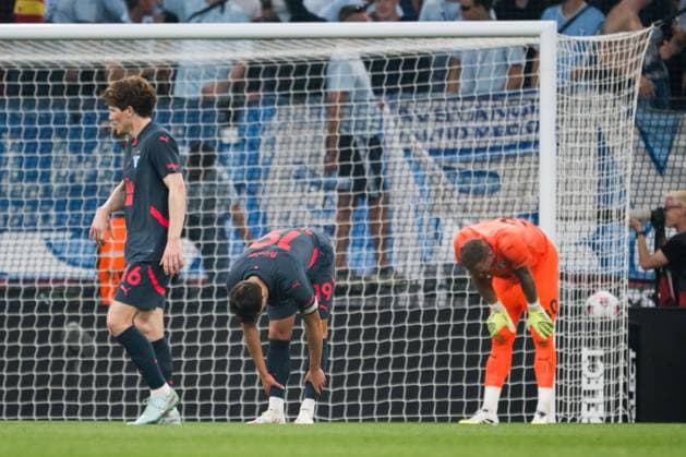 250812 Oliver Berg, Colin Rösler and Goalkeeper Robin Olsen of Malmö FF looks dejected after 4-0 during the UEFA Champions League qualifier football match between FC Copenhagen and Malmö FF on August 12, 2025 in Copenhagen. Photo: Petter Arvidson BILDBYRAN kod PA PA1061 fotboll football soccer fotball uefa champions league champions league fc copenhagen malmö ff bbeng kval fc köpenhamn depp Copyright: PETTERxARVIDSON BB250812PA098