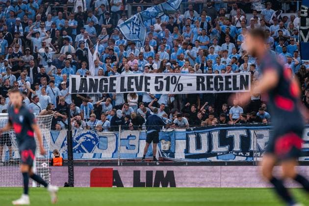 250812 Fans of Malmö FF with a banner during the UEFA Champions League qualifier football match between FC Copenhagen and Malmö FF on August 12, 2025 in Copenhagen. Photo: Petter Arvidson BILDBYRAN kod PA PA1061 fotboll football soccer fotball uefa champions league champions league fc copenhagen malmö ff bbeng kval fc köpenhamn bbauto publik Copyright: PETTERxARVIDSON BB250812PA109