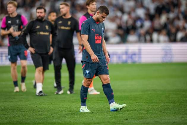 KÖPENHAMN, DANMARK 20250812 Depp i Malmö efter förlusten i tisdagens fotbollsmatch, andra matchen i tredje kvalomgangen till Champions League, mellan FC Köpenhamn och Malmö FF pa Parken i Köpenhamn. KÖPENHAMN DANMARK x10600x