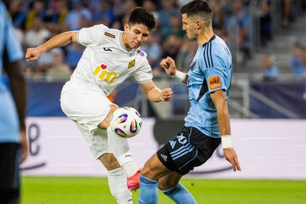 SLOVAN BRATISLAVA - KAIRAT ALMATY Marko Tolic of Slovan and Dastan Satpayev of Kairat during third qualifying round of UEFA Champions League football match between SK Slovan Bratislava and Kairat Almaty. Bratislava, Slovakia, August 12, 2025. Copyright: xx 080A4576