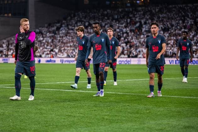 250812 Anders Christiansen, Taha Ali and Adrian Skogmar of Malmö FF look dejected after the UEFA Champions League qualifier football match between FC Copenhagen and Malmö FF on August 12, 2025 in Copenhagen. Photo: Petter Arvidson BILDBYRAN kod PA PA1061 fotboll football soccer fotball uefa champions league champions league fc copenhagen malmö ff bbeng kval fc köpenhamn bbauto depp Copyright: PETTERxARVIDSON BB250812PA128
