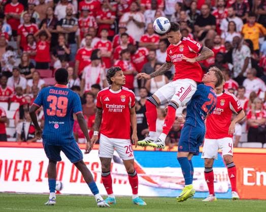 August 12, 2025, Lisboa, Lisboa, Portugal: ENZO BARRENCEHEA from SL Benfica seen on action during the UEFA Champions League 3rd round second leg football match between SL Benfica and OGC Nice at Estadio do Lisboa e Benfica on August 12, 2025 in Lisboa, Portugal. Lisboa Portugal - ZUMAl192 20250812_zsp_l192_017 Copyright: xMiguelxLemosx