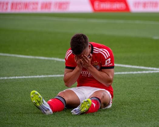 August 12, 2025, Lisboa, Lisboa, Portugal: DAHL from SL Benfica seen looking injury during the UEFA Champions League 3rd round second leg football match between SL Benfica and OGC Nice at Estadio do Lisboa e Benfica on August 12, 2025 in Lisboa, Portugal. Lisboa Portugal - ZUMAl192 20250812_zsp_l192_033 Copyright: xMiguelxLemosx