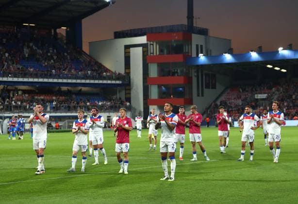 Rangers squad applaud the fans after the UEFA Champions League Third Round qualifying second leg at the Doosan Arena, Plzen. Viktoria Plzen v Rangers, UEFA Champions League, 3rd Qualifying Round, Second Leg, Football, Doosan Arena, Plzen, Czech Republic, UK - 12 Aug 2025Plzen Doosan Arena Czech Republic EDITORIAL USE ONLY No use with unauthorised audio, video, data, fixture lists, club league logos or live services. Online in-match use limited to 120 images, no video emulation. No use in betting, games or single club league player publications. Copyright: xRangersxFC Shutterstockx 15438242ge