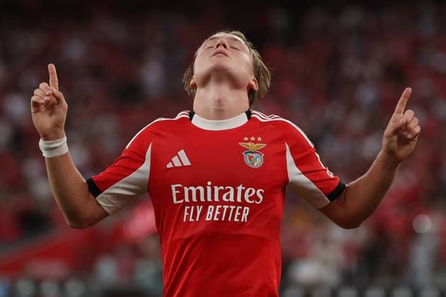 Sport Bilder des Tages Portugal, Lissabon 2025.08.12 xJFx Rückspiel Dritte Qualifikationsrunde Uefa Champions League 2025 26 , S.L.Benfica - OGC Nice v.l., Andreas Schjelderup (S.L.Benfica) Torjubel, Goal celebration, celebrate the goal zum 2:0 *** Portugal, Lisbon 2025 08 12 xJFx Second leg Third qualifying round Uefa Champions League 2025 26 , S L Benfica OGC Nice v l , Andreas Schjelderup S L Benfica Torjubelel, Goal celebration, celebrate the goal zum 2 0 Copyright: JoaquimxFerreira