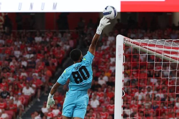 Portugal, Lissabon 2025.08.12 xJFx Rückspiel Dritte Qualifikationsrunde Uefa Champions League 2025 26 , S.L.Benfica - OGC Nice v.l., goalkeeper, Torwart Y. Diouf OGC Nice in aktion, in action, Copyright: JoaquimxFerreira