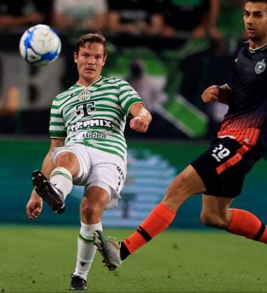 12.08.2025 Budapest Ferencvarosi TC-PFK Ludogorets Mostar Champion s League third leg qualifiers men s football Stefan Gartenmann(L) Ferencvaros,Ivaylo Chochev(R) Ludogorets :