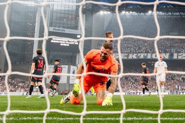 250812 Goalkeeper Robin Olsen of Malmö FF looks dejected after the 5-0 goal during the UEFA Champions League qualifier football match between FC Copenhagen and Malmö FF on August 12, 2025 in Copenhagen. Photo: Petter Arvidson BILDBYRAN kod PA PA1061 fotboll football soccer fotball uefa champions league champions league fc copenhagen malmö ff bbeng kval fc köpenhamn depp Copyright: PETTERxARVIDSON BB250812PA192