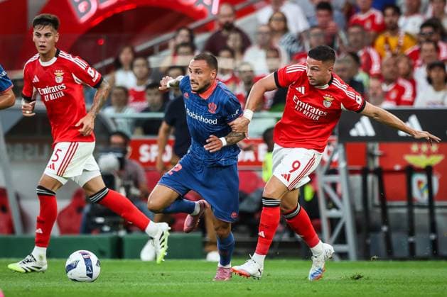 August 12, 2025, Lisbon, Portugal, Portugal: Enzo BARRENECHEA of Benfica, Jonathan CLAUSS of Nice and Franjo IVANOVIC of Benfica during the UEFA Champions League, Third qualifying round, 2nd leg match between SL Benfica and OGC Nice at Estadio da Luz on August 12, 2025 in Lisbon, Portugal. Lisbon Portugal - ZUMAm308 20250812_zsp_m308_002 Copyright: xMatthieuxMirvillex