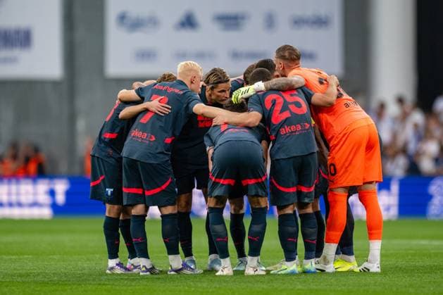 FC Copenhagen v Malmo FF, UEFA Champions League qualification, Copenhagen, Denmark Copenhagen, Denmark. 12th, August 2025. The players of Malmo FF unite in a huddle during the UEFA Champions League qualification match between FC Copenhagen and Malmo FF at Parken in Copenhagen. Denmark, Copenhagen  Copyright: xGonzalesxPhoto TobiasxJorgensenx