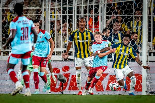 Feyenoord Rotterdam midfielder Sem Steijn, Fenerbahce SK midfielder Fred during the match Fenerbahce - Feyenoord at the Åžükrü SaracoÄülu Spor Kompleksi for the Champions League - Third qualifying round - 2nd leg season 2025-2026 in ISTANBUL, Turkey on 10 august 2025, (photo by Marcel van Dorst EYE4images DeFodi Images)