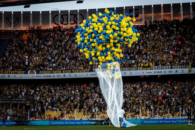 Sport Bilder des Tages Balloons during the match Fenerbahce - Feyenoord at the Åžükrü SaracoÄülu Spor Kompleksi for the Champions League - Third qualifying round - 2nd leg season 2025-2026 in ISTANBUL, Turkey on 10 august 2025, (photo by Marcel van Dorst EYE4images DeFodi Images)